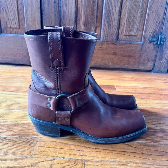 Women’s Frye Harness 8R Boots - Picture 4 of 7